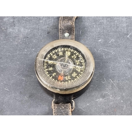 189 - A WWII German Luftwaffe AK39 wrist compass, by Kadlec, No.F1 23235, with leather strap, 62mm.... 