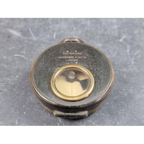 194 - A WWI marching compass 'The Groper', by Lawrence & Mayo, 54mm.