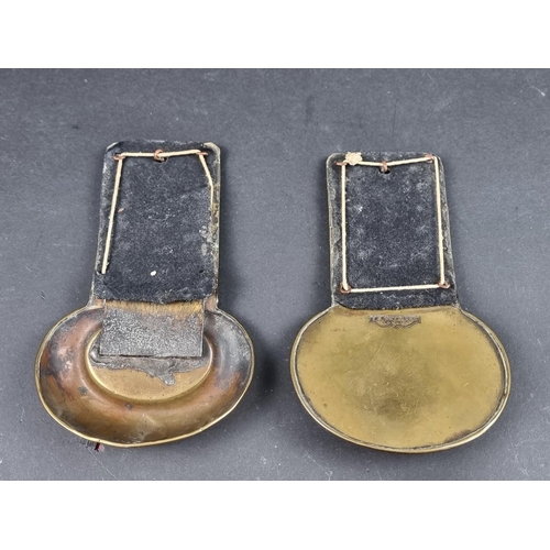 250 - A pair of 19th century brass shoulder scales, by I G Nutting, London, 16.7cm.