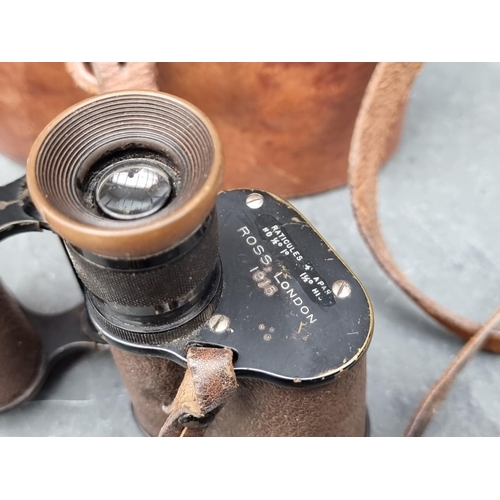 285 - A pair WWI British military binoculars, by Ross, London, 'Prismatic No.2 MK11', Serial No.1621, date... 