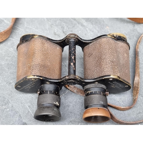 285 - A pair WWI British military binoculars, by Ross, London, 'Prismatic No.2 MK11', Serial No.1621, date... 