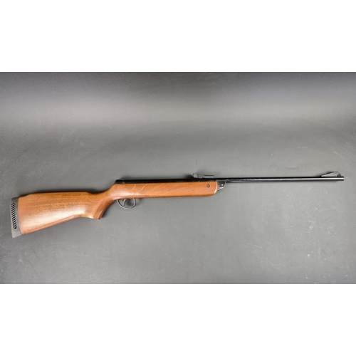 29 - A Lincoln 'Premier' double barrel over and under shotgun, made in Italy, Serial No.198438. (IF YOU I... 