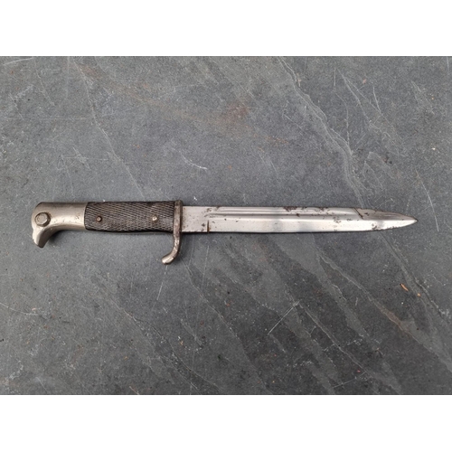 64 - A German WWII NCO's bayonet, the 19.5cm blade, by C E and Doppeleichhorn.