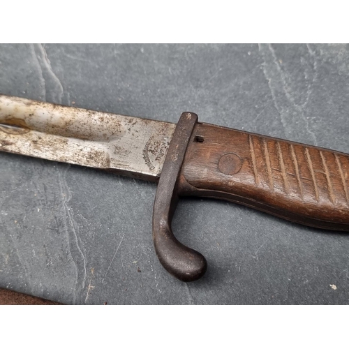 79 - A German WWI S1898/05 'Butchers' bayonet and scabbard, stamped 'Deutsche Maschinenfabrik A.G. Duisbu... 