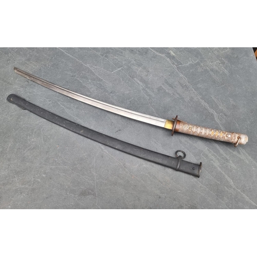 90 - A Japanese WWII Type 95 NCO's shin gunto sword and saya, having 91cm fullered blade No.120169.... 