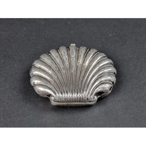 308 - A white metal scallop shell purse, 6cm wide.