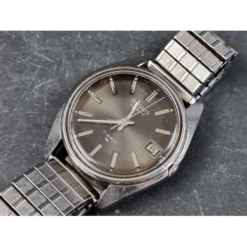 669 - A Seiko stainless steel automatic wristwatch, 36mm, Ref. 7005-8022, on replacement expanding bracele... 