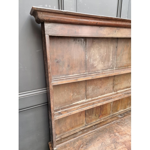 1002 - A George III oak 'dog kennel' dresser and rack, 151cm wide.