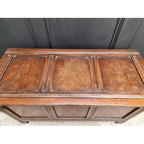 1015 - A small reproduction oak panelled coffer, 91.5cm wide.