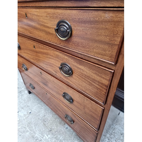 1031 - A George III mahogany chest of drawers, 93cm wide.