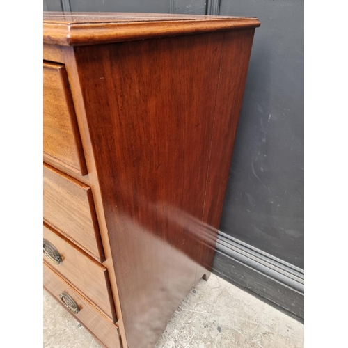 1031 - A George III mahogany chest of drawers, 93cm wide.