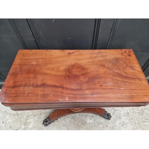 1057 - A Victorian mahogany pedestal card table, 91cm wide. 