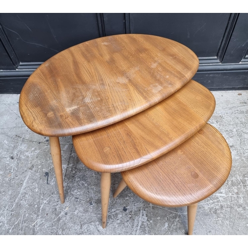 1106 - A nest of three mid-century Ercol 'Pebble' tables, largest 65.5cm wide.