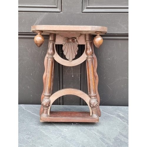 1184 - A mahogany wall bracket, 41.5 high x 31cm wide.