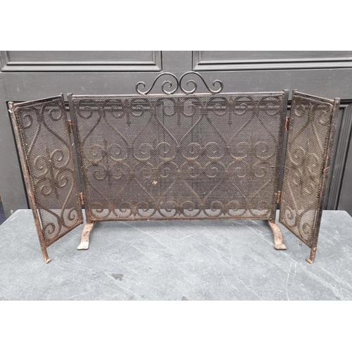 1233 - An old wrought iron triptych fire screen, 92.5cm wide.