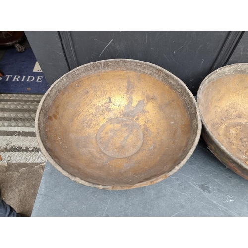 1359 - A large set of three 19th century Continental papier mache bowls, with polychrome and gilt decoratio... 