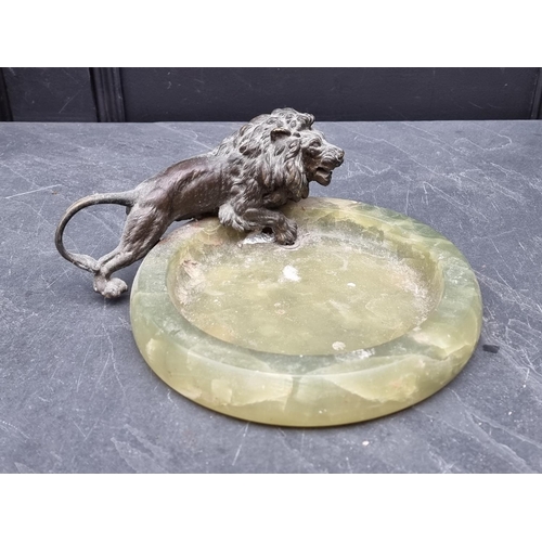 1381 - A lion mounted green onyx dish, the dish 23.5cm diameter. 