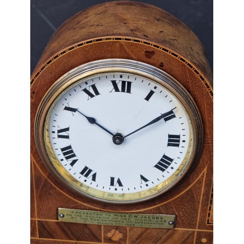 1386 - An early 20th century mahogany and inlaid mantel timepiece, 18cm high, (repairs to dial). ... 