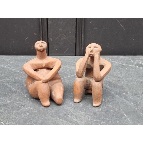 1403 - Ethnographica: a pair of Hamangia style terracotta figures, 11.5cm high; together with a South Ameri... 