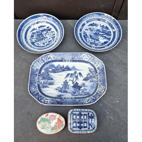 1453 - A group of 18th century and later Chinese porcelain, (damage and repairs). (5)