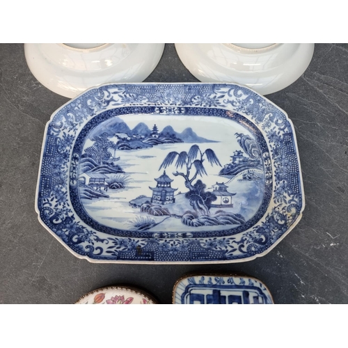 1453 - A group of 18th century and later Chinese porcelain, (damage and repairs). (5)