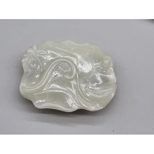 1490 - A good Chinese carved pale celadon crab and lily pad, 8.2cm wide; together with another similar drag... 