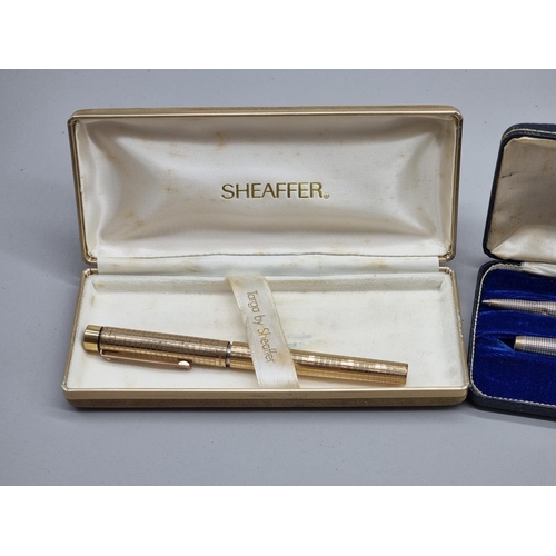 1502 - A group of vintage pens, comprising: a cased Parker silver pen set, circa 1964, (s.d. to one); a Par... 