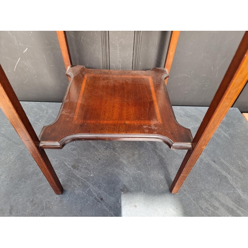 1067 - An Edwardian mahogany and inlaid square occasional table, 48cm wide. 