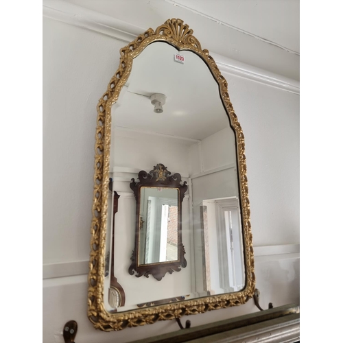 1123 - A gilt framed wall mirror, 75.5 x 43cm.