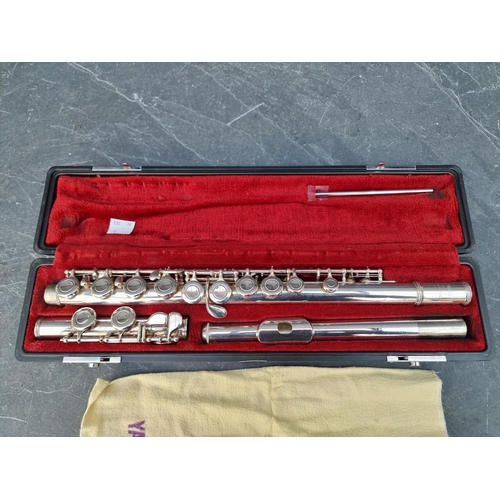 1593 - A Yamaha YFL221S electroplated flute, in fitted case.