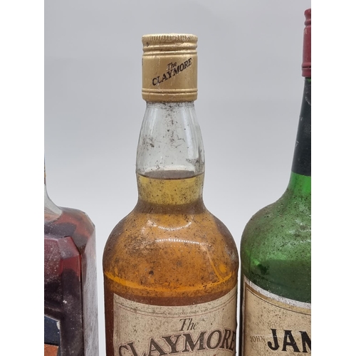 92 - Five bottles of blended whisky, comprising: an old 24 2/3 fl.oz. bottle of William Lawson's, probabl... 