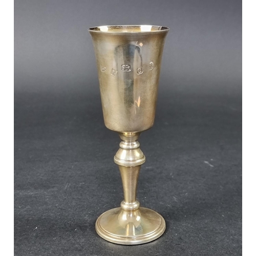 210 - A silver goblet, by W I Broadway & Co, Birmingham 1977, 16cm high, 121g.