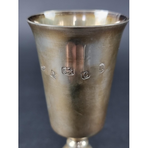 210 - A silver goblet, by W I Broadway & Co, Birmingham 1977, 16cm high, 121g.