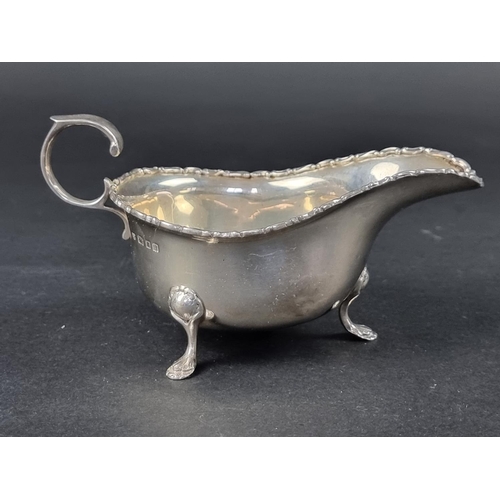 217 - A silver sauce boat, by Robert Pringle & Sons, London, 1928, height to handle 8cm, 125g.... 