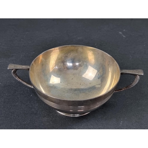 220 - A silver twin handled bowl, by Adie Brothers Ltd, Birmingham 1924, 9.5cm diameter, 146g.... 