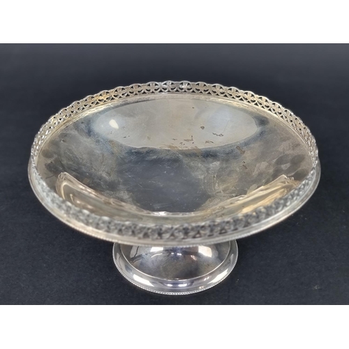 227 - A silver tazza, by Mappin & Webb Ltd, London 1924, 11.5cm high, 21cm diameter, 370g.... 