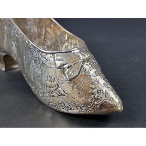 231 - A 19th century Continental silver novelty shoe bonbon box, import mark London 1894, Thomas Chawner, ... 