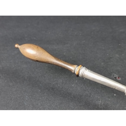 238 - A George III silver slice, having turned wooden handle, by Edward Aldridge, London 1764, 31cm long, ... 
