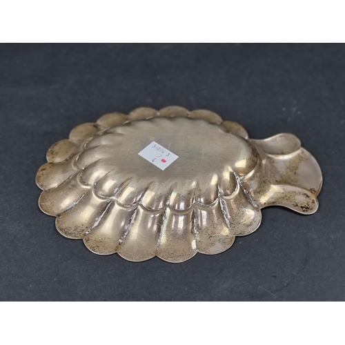 250 - A white metal dish, stamped 'Sterling', 20.5cm wide.