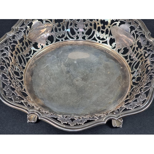 255 - A pierced silver dish, by Maple & Co, Sheffield 1928, 21.5cm diameter, 337g.... 