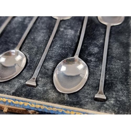 267 - A cased set of six silver coffee spoons, by Levi & Salaman, Birmingham 1924, 33g.... 