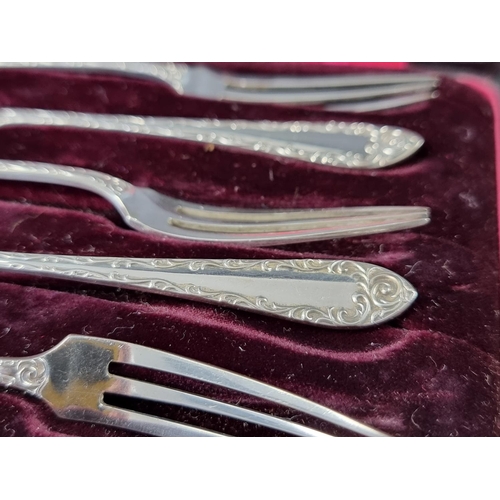 268 - A cased set of six Edwardian silver cake forks, by James Dixon & Sons Ltd, Sheffield 1904, 73g.... 