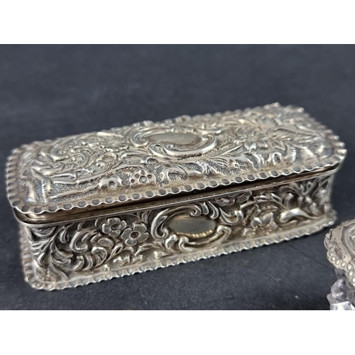 289 - A Victorian silver box, probably by Charles Faraday & Samuel Davey, London 1894, 9cm wide; toget... 