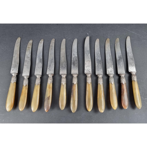 302 - Eleven Continental horn handled table knives, the steel blades stamped 'Acier Fonde, Garanti', 23.8c... 