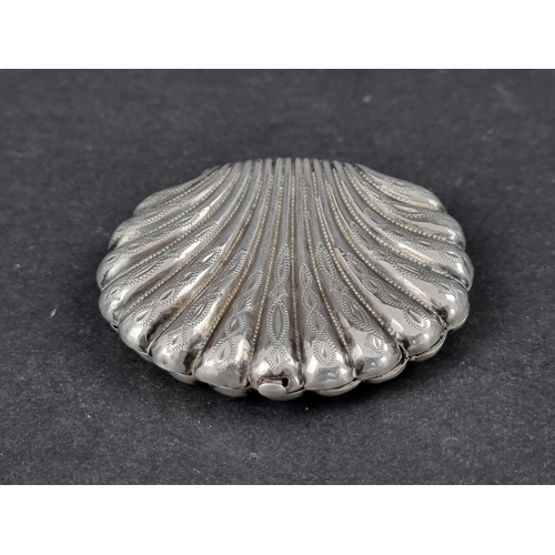 308 - A white metal scallop shell purse, 6cm wide.