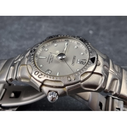 670A - A Seiko Kinetic Auto Relay titanium wristwatch, 40mm, Ref. 5J22-0889, on original bracelet.... 