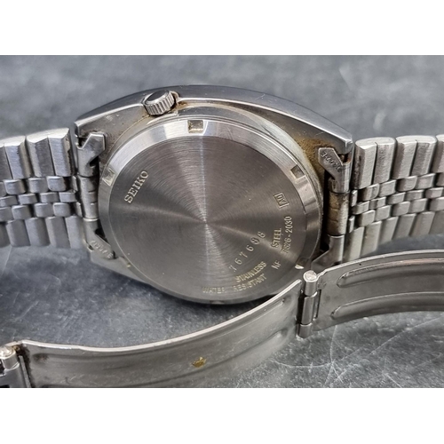 677 - A vintage Seiko stainless steel automatic wristwatch, 35mm, Ref. 6602-8050, on original stainless st... 