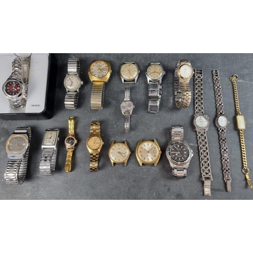 717 - A group of vintage wristwatches, to include two silver examples; and other by Oris, Seiko and Smiths... 