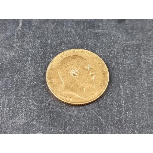 751 - Coins: an Edward VII 1904 gold sovereign.All proceeds to The Royal Botanical Gardens, Kew.... 