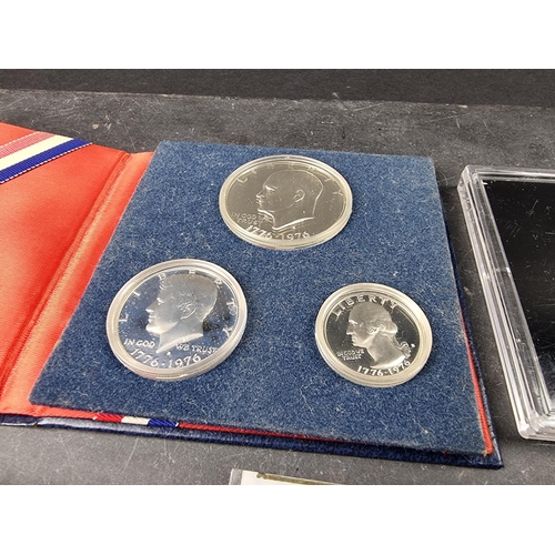 783 - Coins: a US Bicentennial silver proof coin set; together with a silver Eagle dollar, 1987; two San F... 